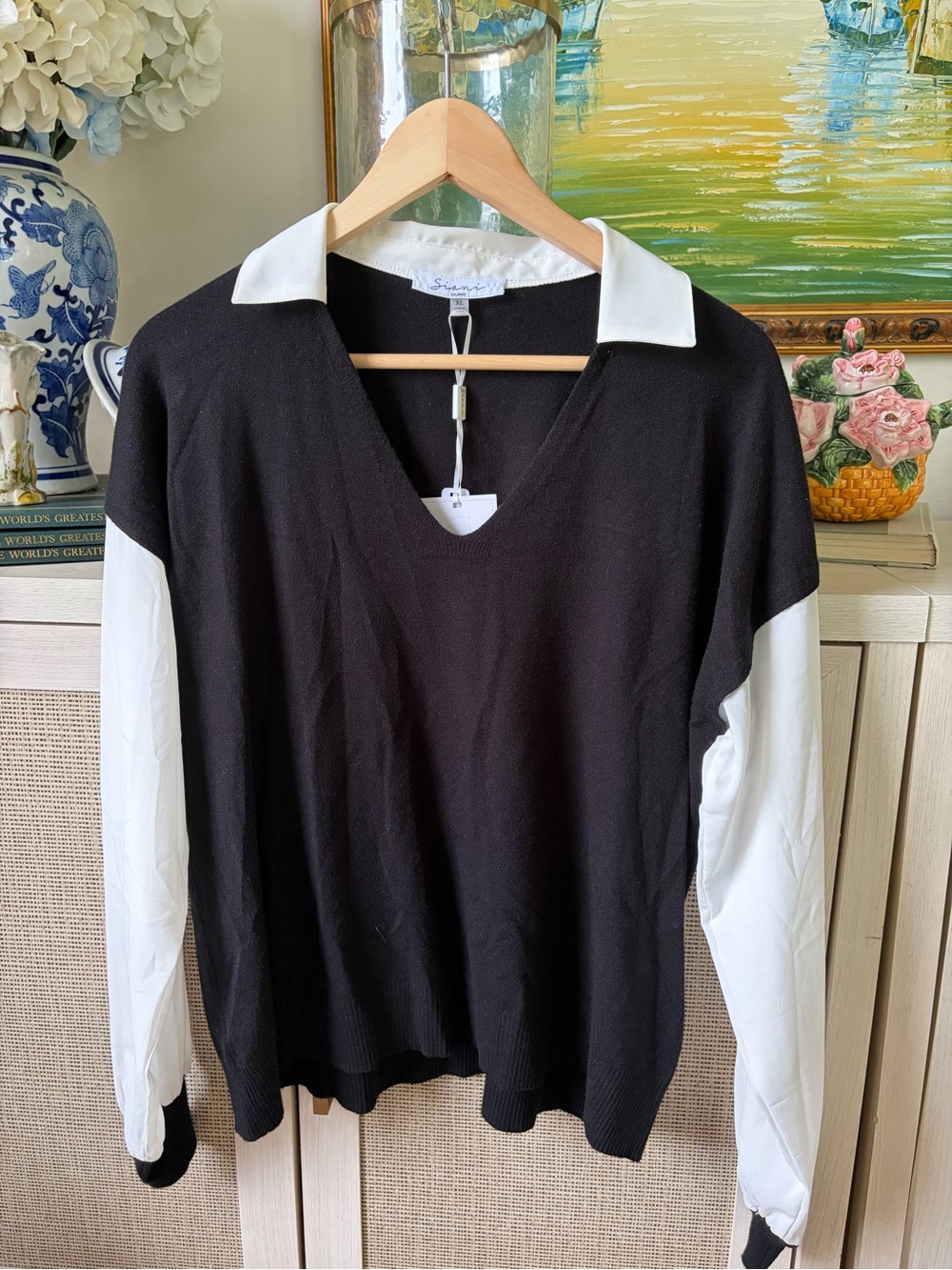 Sioni Black V‑Neck Sweater with White Collar & Sleeves-00B - Picture 3 of 6